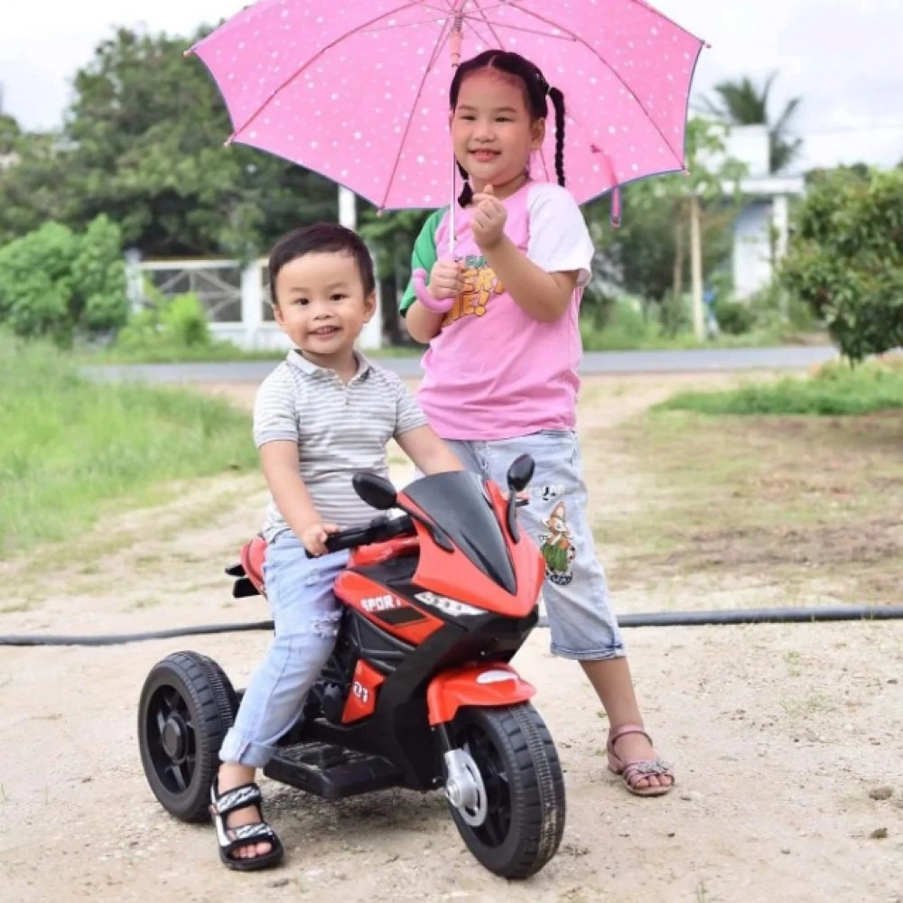 Что безопаснее: детский мотоцикл или электромобиль?
