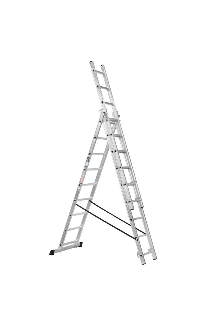 Трехсекционные лестницы для дома и высотных работ: основные плюсы